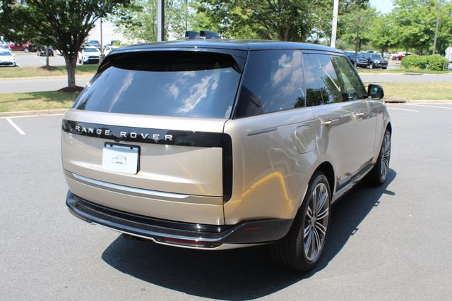2025 Land Rover Range Rover SE photo 2