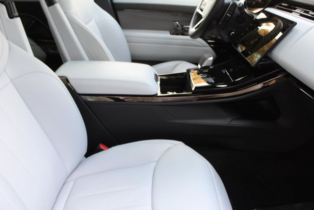 2025 Land Rover Range Rover Sport P360 S photo 3