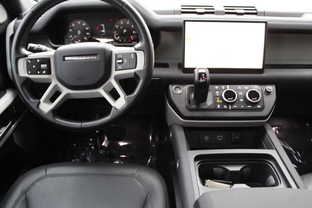 2023 Land Rover Defender 130 S photo 4