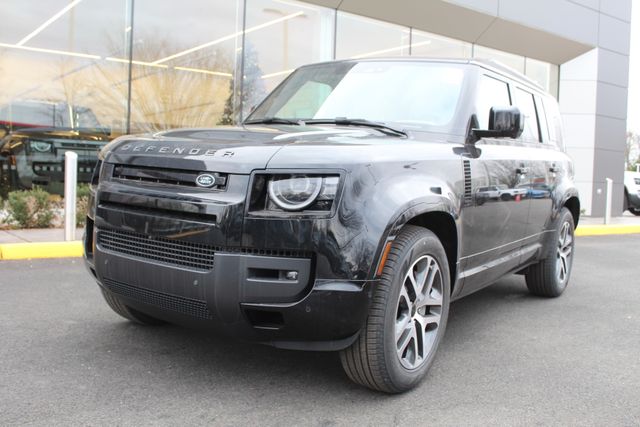 2026 Land Rover Defender X-Dynamic SE's photo