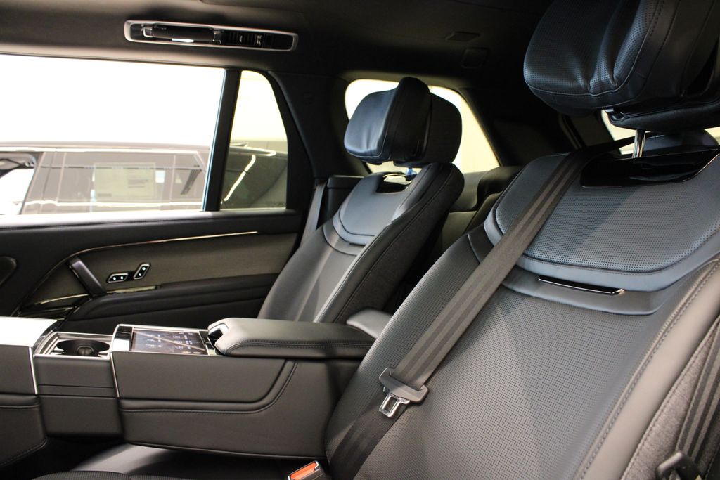 2026 Land Rover Range Rover SV - Photo 33