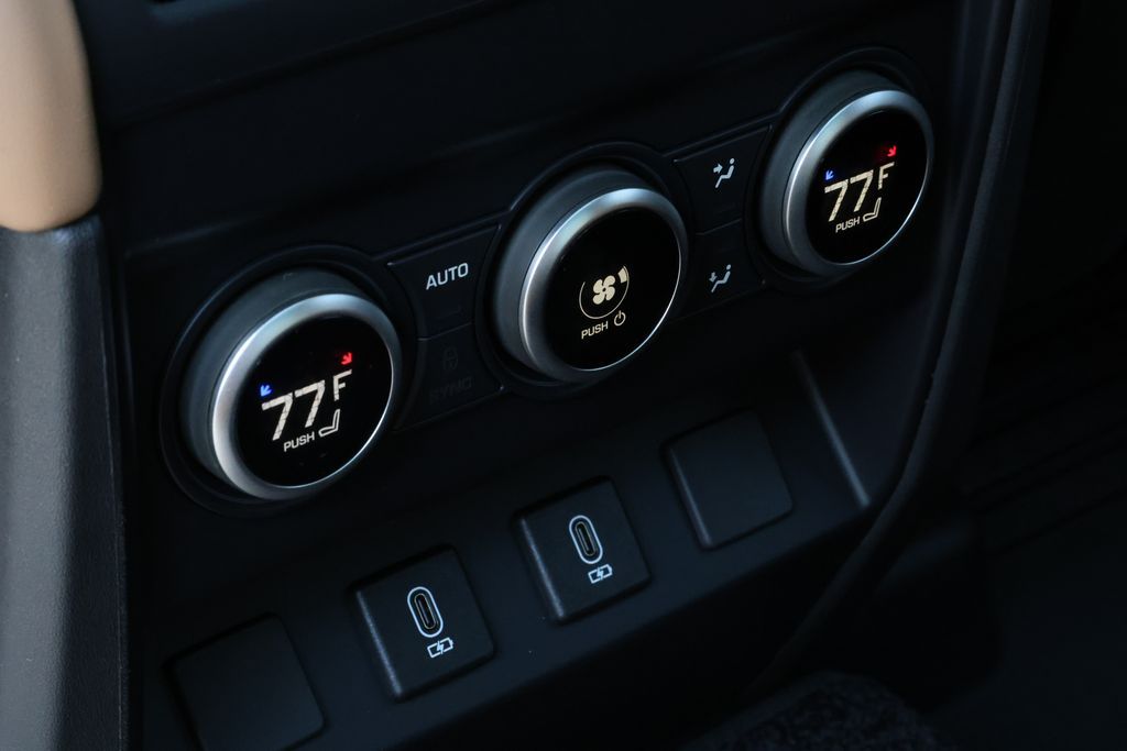 2026 Land Rover Defender X-Dynamic SE - Photo 13