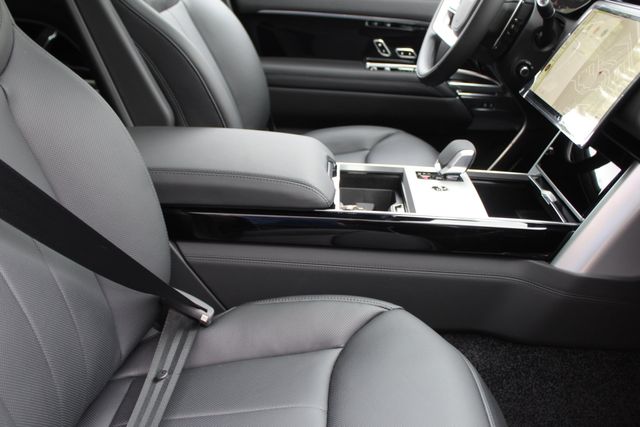 2025 Land Rover Range Rover Autobiography photo 3