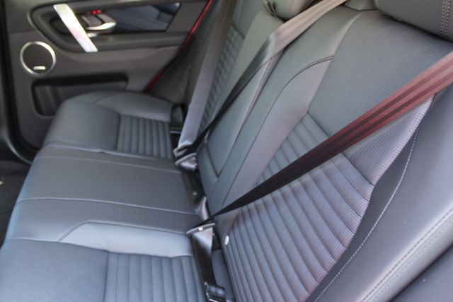 2025 Land Rover Discovery Sport S photo 4