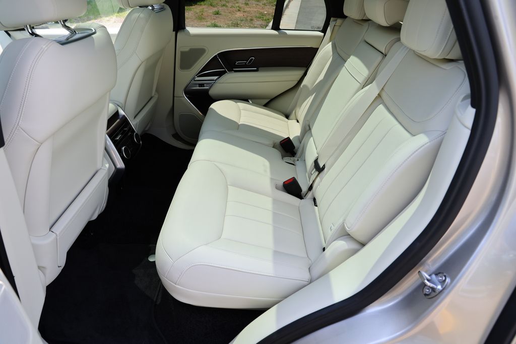 2025 Land Rover Range Rover SE - Photo 45