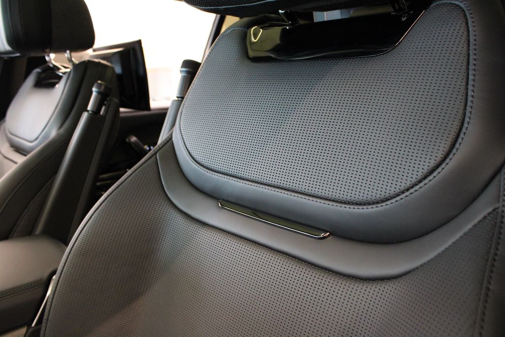 2026 Land Rover Range Rover SV - Photo 31