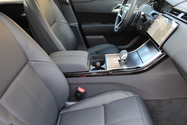 2026 Land Rover Range Rover Velar Dynamic SE