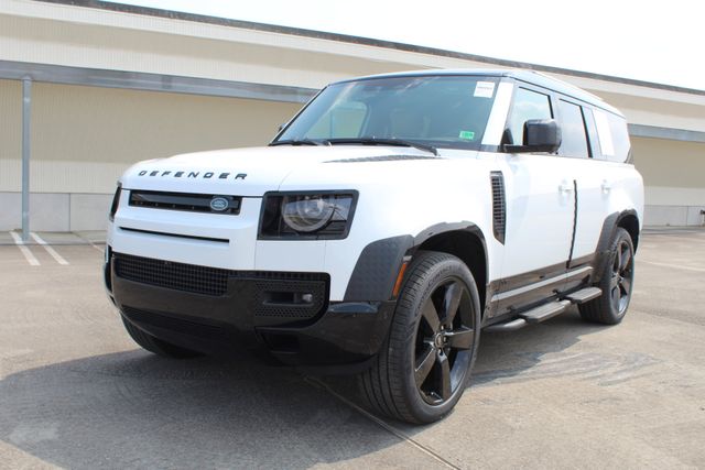 2025 Land Rover Defender V8's photo