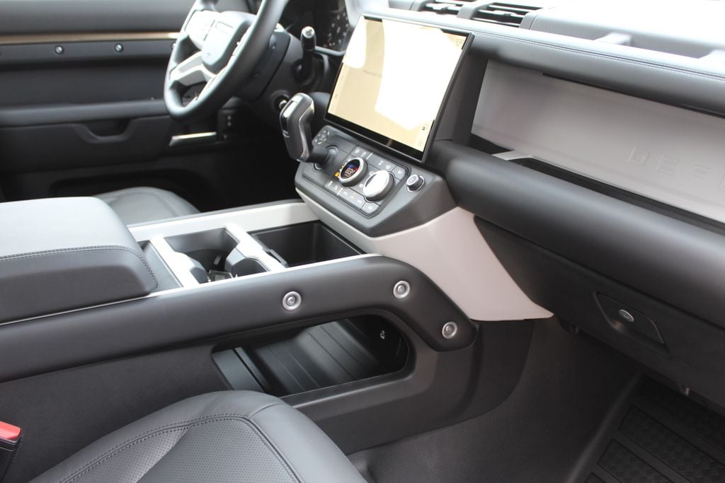 2026 Land Rover Defender X-Dynamic SE - Photo 10