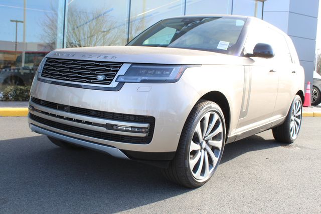 2025 Land Rover Range Rover SE's photo