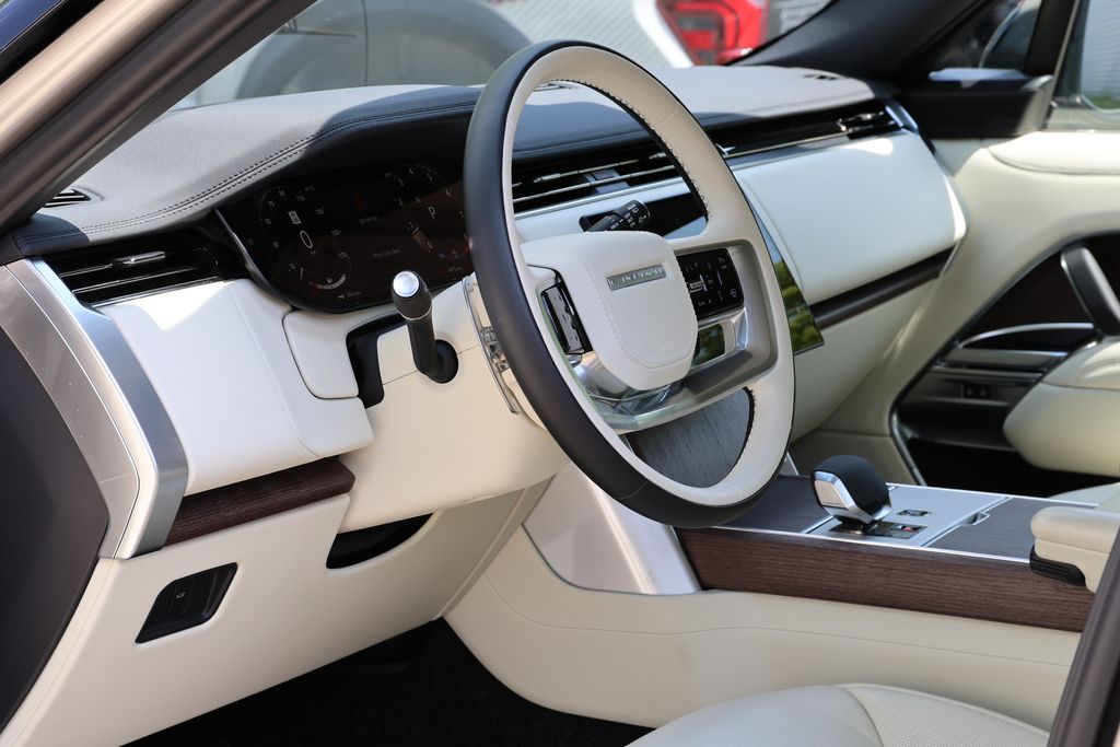 2025 Land Rover Range Rover SE - Photo 13
