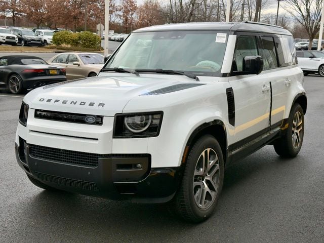 2026 Land Rover Defender X-Dynamic SE's photo