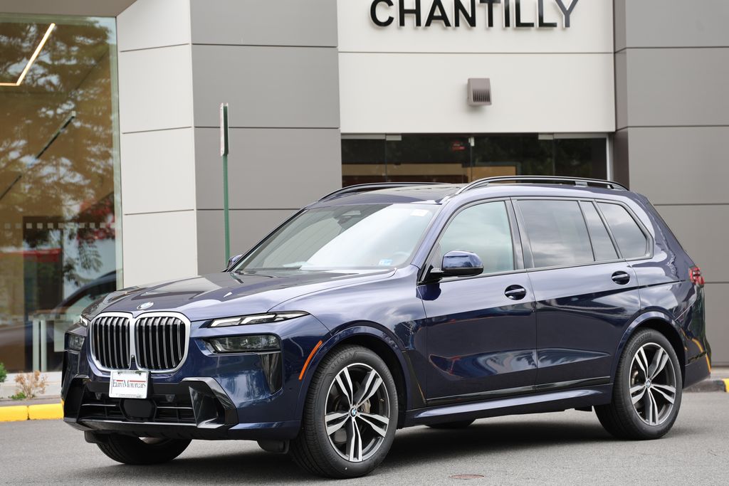 2023 BMW X7 xDrive40i's photo