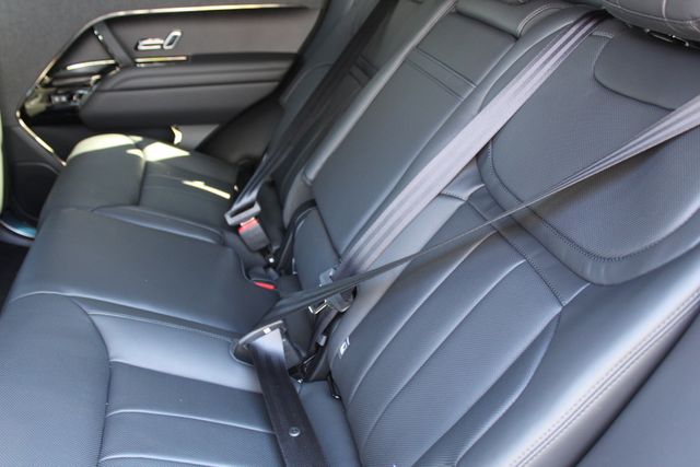 2025 Land Rover Range Rover Sport SE photo 4