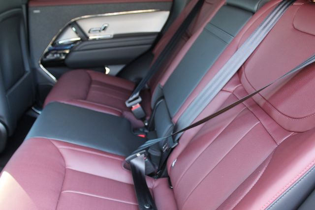 2025 Land Rover Range Rover Sport SE photo 4