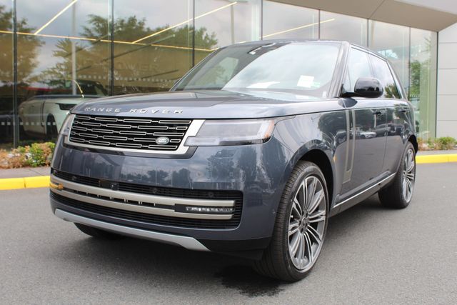 2025 Land Rover Range Rover SE's photo