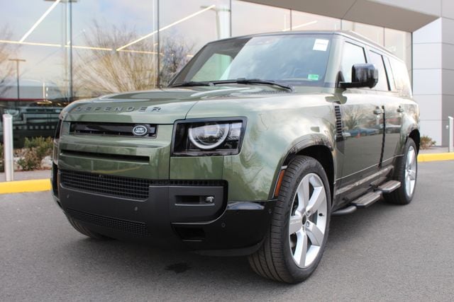 2026 Land Rover Defender X-Dynamic SE's photo