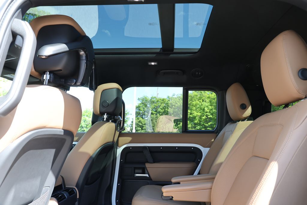 2026 Land Rover Defender X-Dynamic SE - Photo 11
