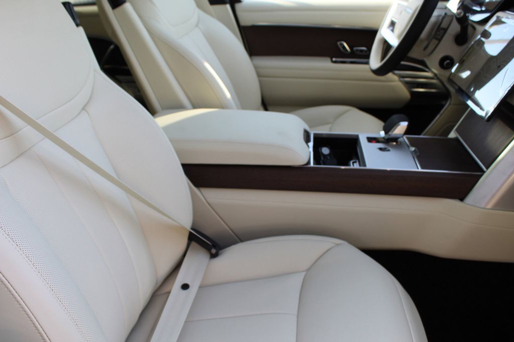 2025 Land Rover Range Rover SE - Photo 24