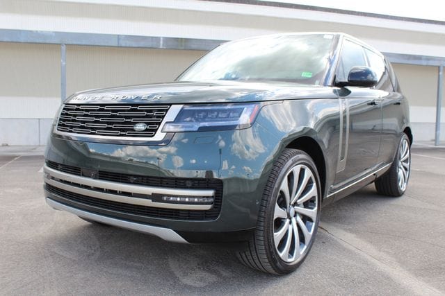 2025 Land Rover Range Rover SE's photo