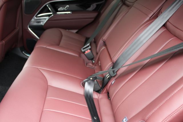 2025 Land Rover Range Rover SE photo 4