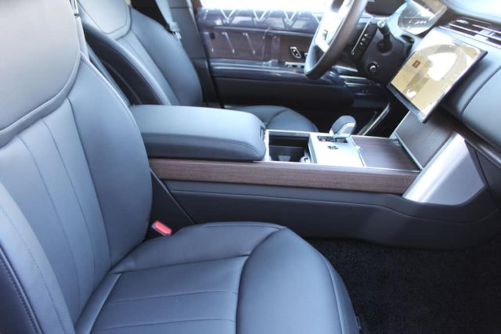 New 2026 Land Rover Range Rover SE 400PS SUV