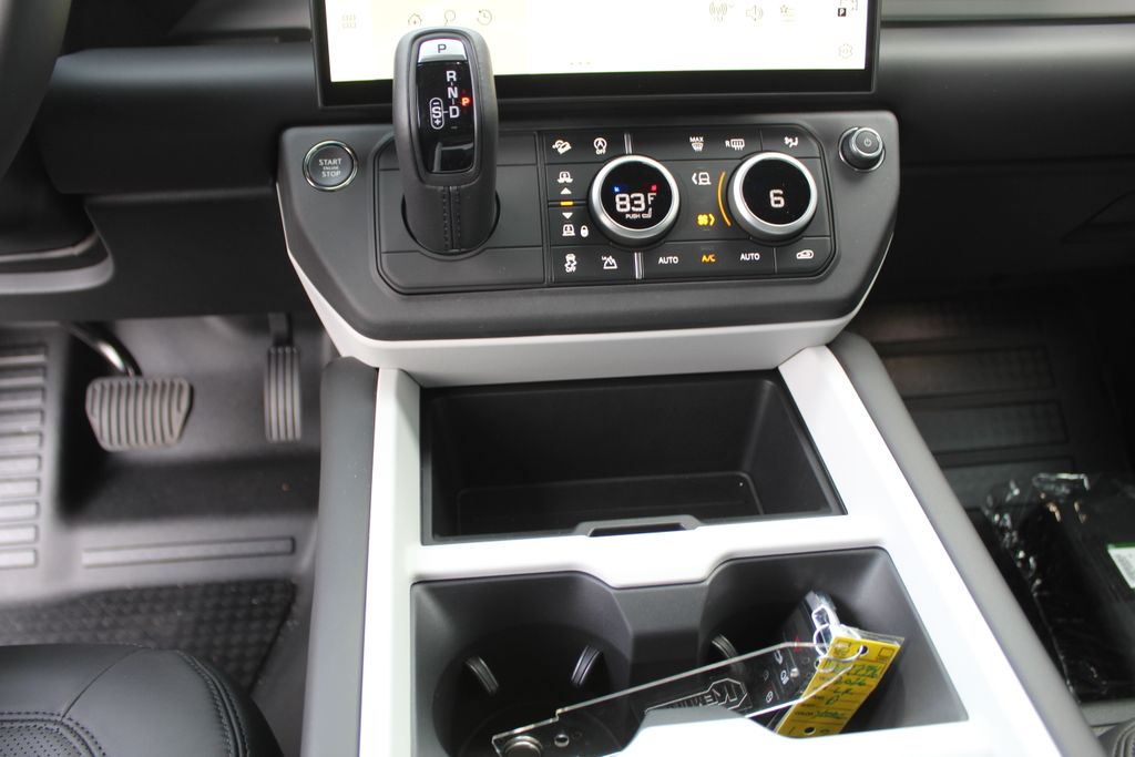 2026 Land Rover Defender X-Dynamic SE - Photo 14