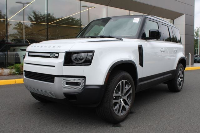 2025 Land Rover Defender S's photo
