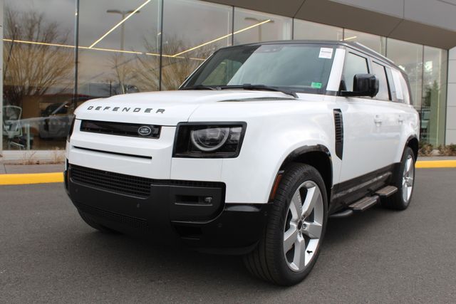 2026 Land Rover Defender X-Dynamic SE's photo