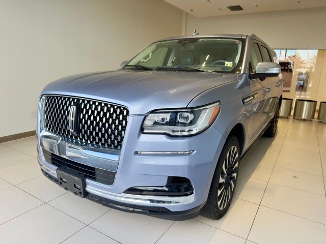 2022 Lincoln Navigator Black Label photo 2