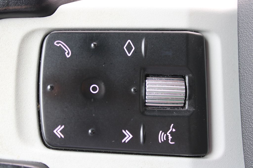 2022 Land Rover Defender X-Dynamic SE - Photo 17