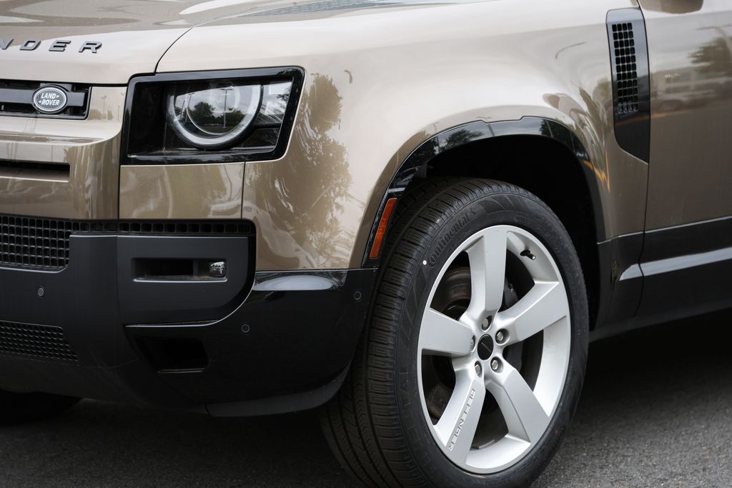 2026 Land Rover Defender X-Dynamic SE - Photo 6