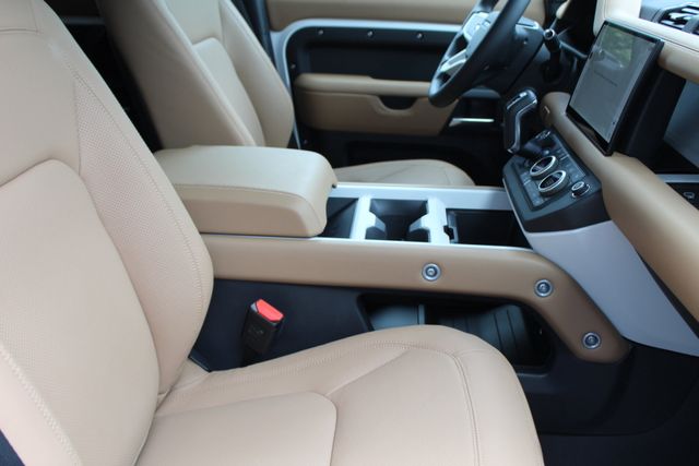 2025 Land Rover Defender 130 X-Dynamic SE photo 2