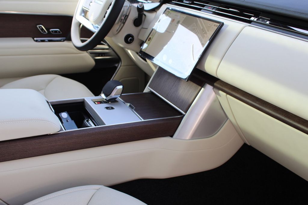 2025 Land Rover Range Rover SE - Photo 40