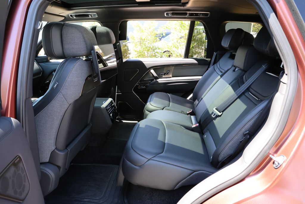 2026 Land Rover Range Rover SV - Photo 12