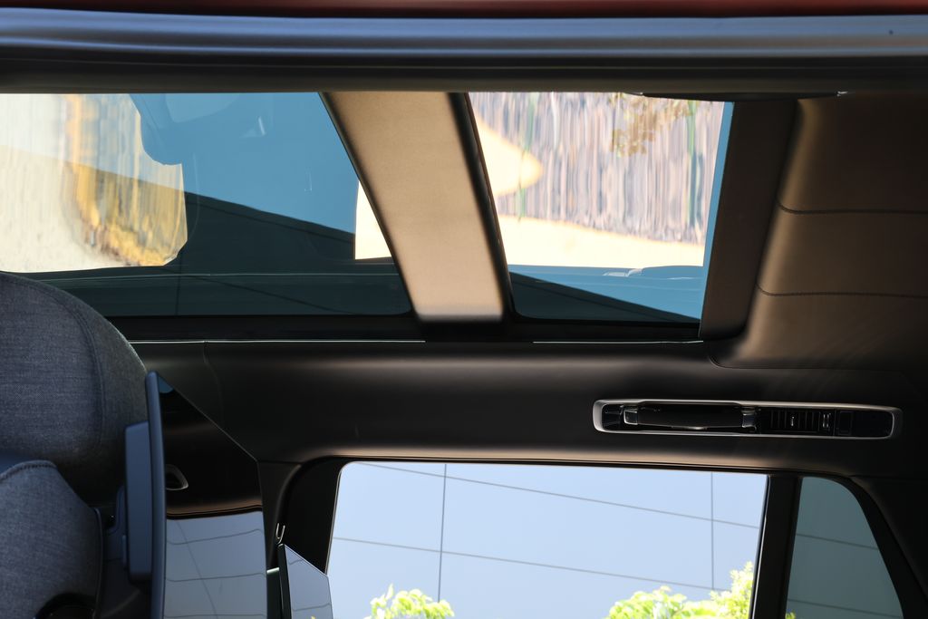 2026 Land Rover Range Rover SV - Photo 13