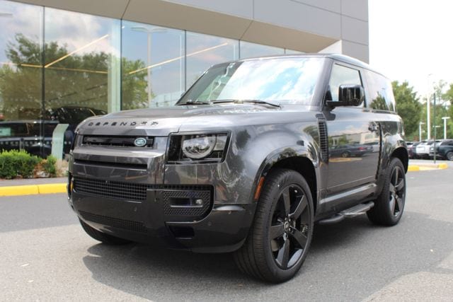 2025 Land Rover Defender V8's photo