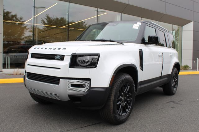 2025 Land Rover Defender S's photo