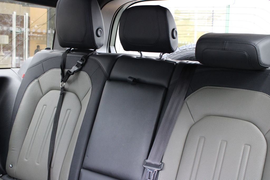 2022 Land Rover Defender X-Dynamic SE - Photo 8