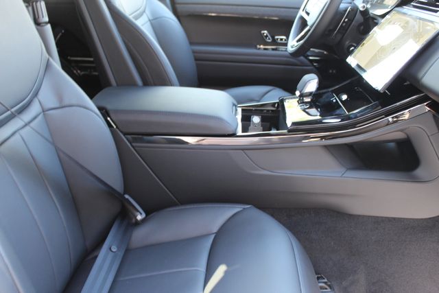 2025 Land Rover Range Rover Sport SE photo 3