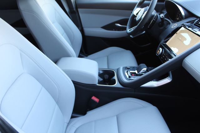 2024 Jaguar E-PACE P250 R-Dynamic SE photo 3