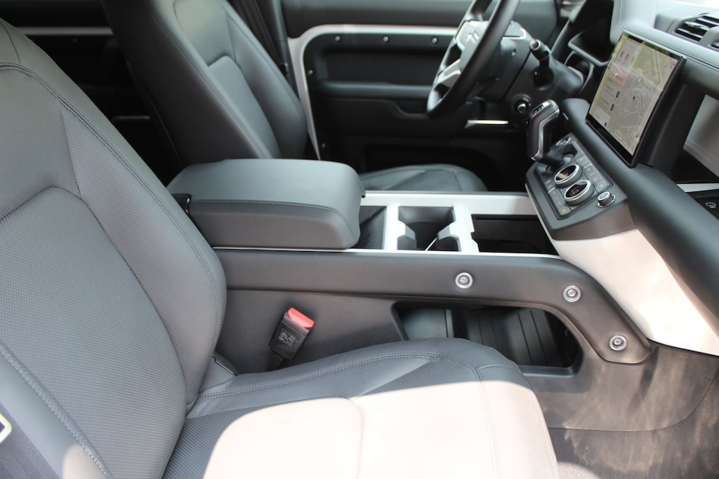 Used 2025 Land Rover Defender 110 X-Dynamic SE SUV