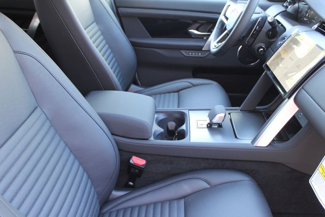 2025 Land Rover Discovery Sport S photo 3