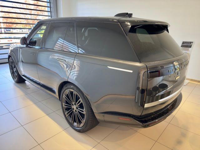 2025 Land Rover Range Rover SV photo 3