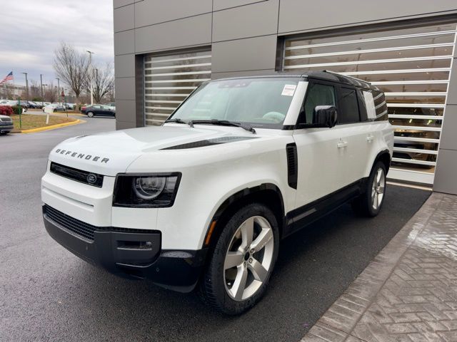 2026 Land Rover Defender X-Dynamic SE's photo