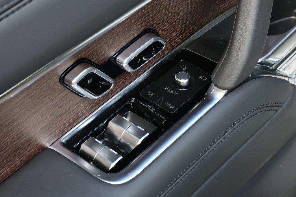 2026 Land Rover Range Rover SE - Photo 10