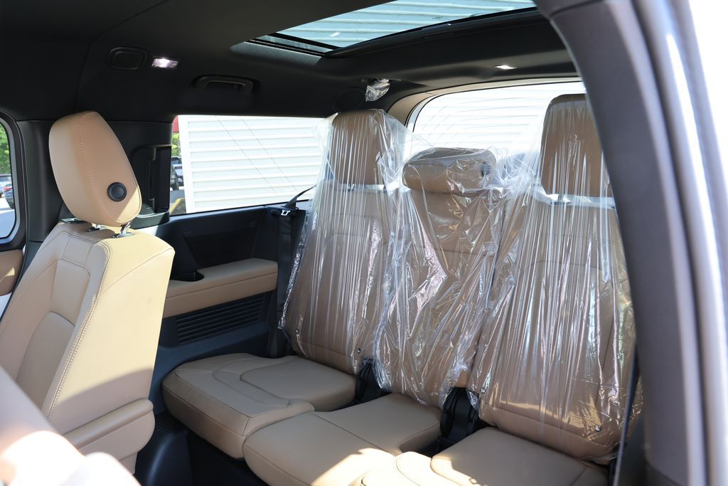 2026 Land Rover Defender X-Dynamic SE - Photo 12