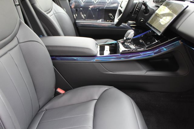 2025 Land Rover Range Rover Sport P360 SE photo 3