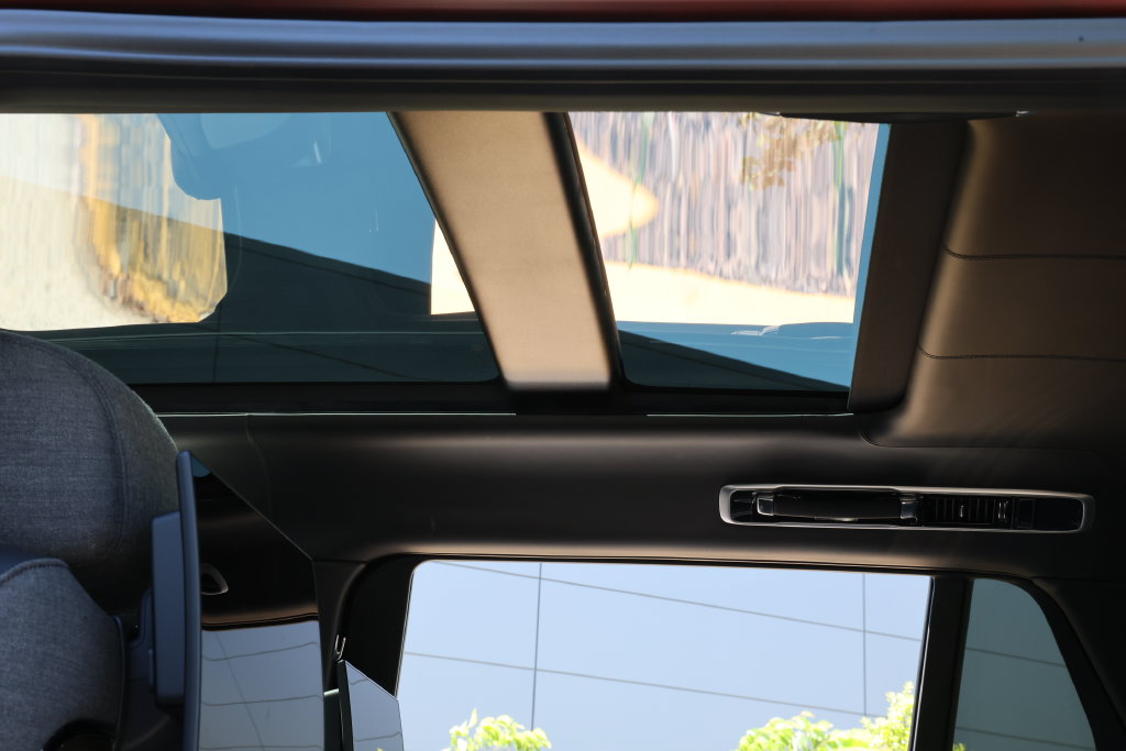 2026 Land Rover Range Rover SV - Photo 14