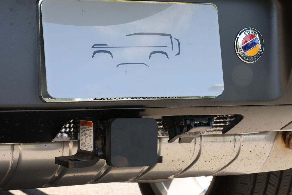 2026 Land Rover Defender X-Dynamic SE - Photo 8